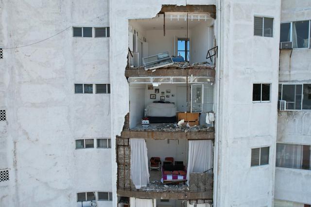 Imagen muestra un hotel afectado por el terremoto en el balneario de Acapulco, en el estado de Guerrero (México). (EFE/David Guzmán).