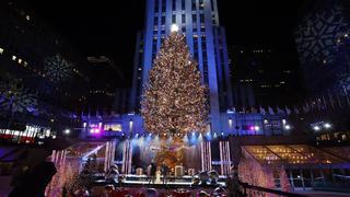 Nueva York inaugura época navideña con el tradicional encendido del árbol del Rockefeller Center | FOTOS