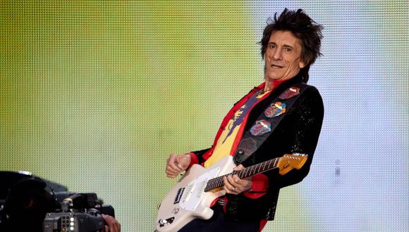 Ronnie Wood de los Rolling Stones cumple 73 este 1 de junio. Fotografía tomada durante un concierto en el Olympiastadion de Berlín, Alemania, el 22 de junio del 2018.(Foto: EFE)
