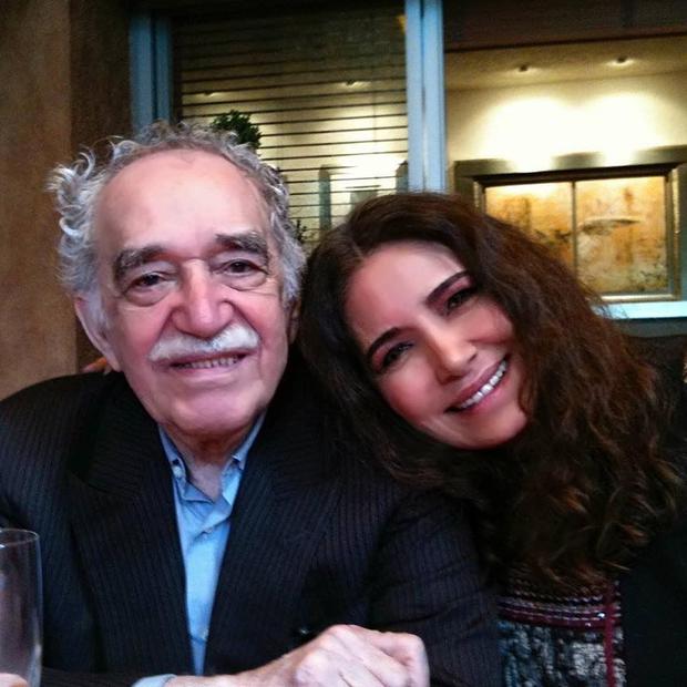 Writer Gabriel García Márquez and singer Tania Libertad.  (Photo: Tania's personal archive)