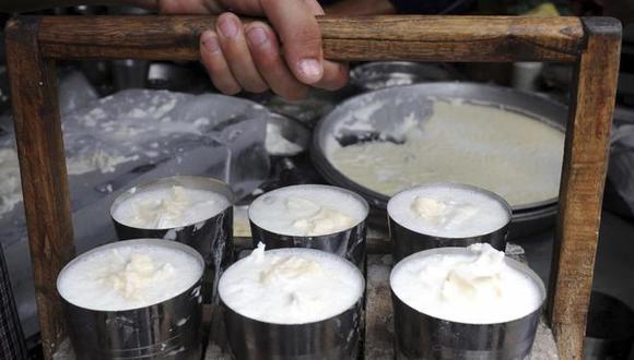 Pakistán: Condenan a 15 cadenas perpetuas a mujer que envenenó con yogurt a su marido y 15 familiares. (AFP).