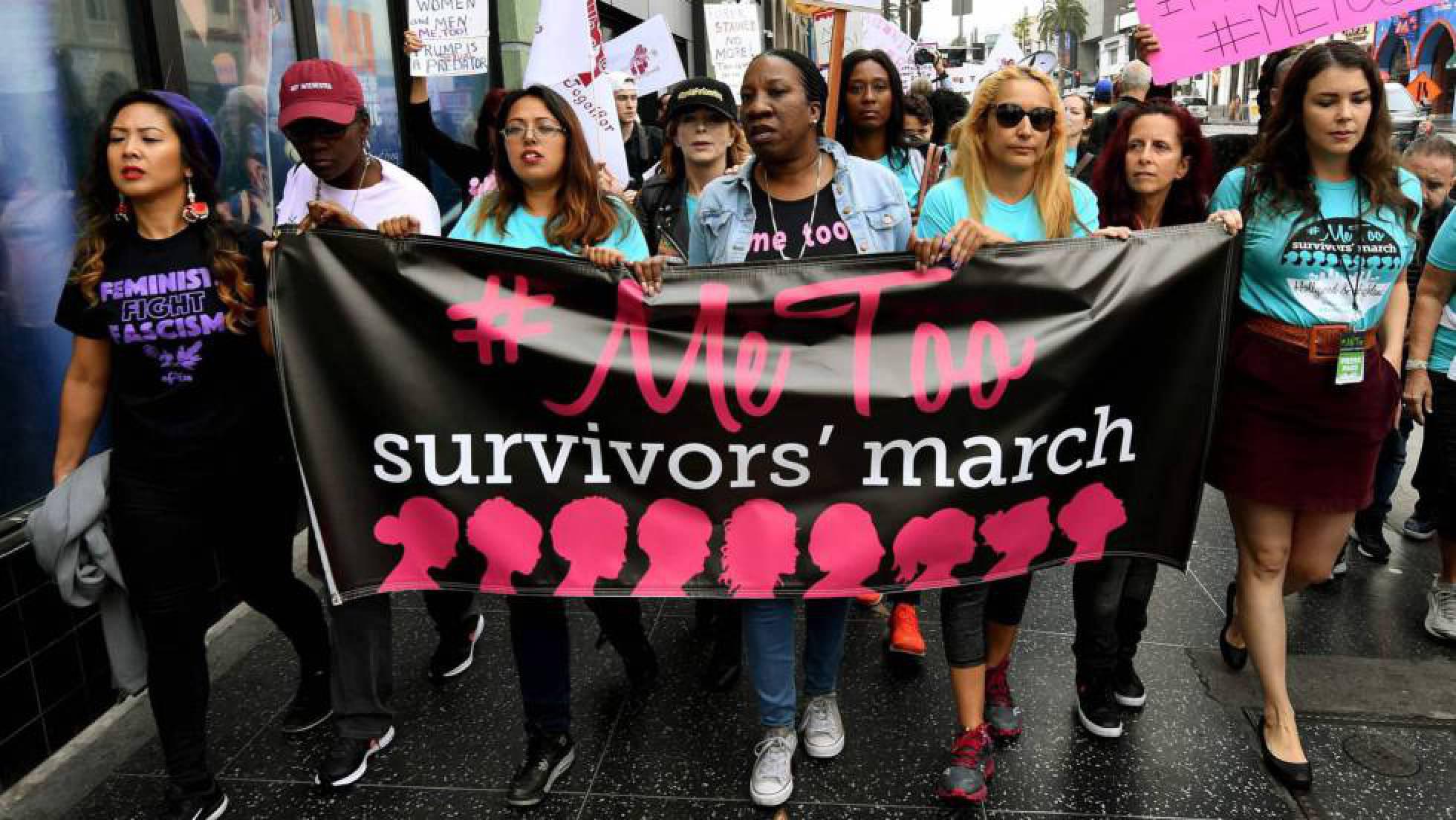 Mujeres víctimas de acoso sexual durante una marcha #MeToo en Hollywood. (Foto: AFP)