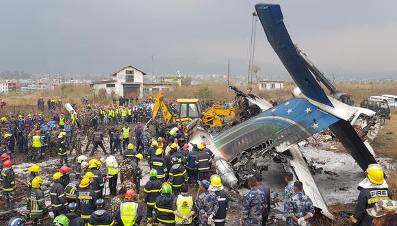 Al menos 50 muertos tras estrellarse avión en Katmandú, Nepal. (Foto: AFP)