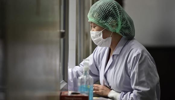 El coronavirus ha matado a casi 500 personas en China. (AFP / Lillian SUWANRUMPHA).