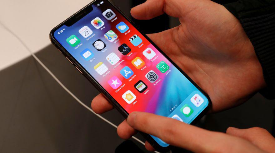 Según Apple, los nuevos estuches aumentan el tiempo de conversación en los modelos iPhone XS, XS MAX y XR. (Foto: Reuters)