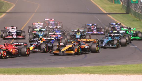 Formula 1 cars take the circuit at the start of the Australian Formula One Grand Prix at Albert Park Circuit in Melbourne on March 24, 2024. (Photo by glenn nicholls / AFP) / -- IMAGE RESTRICTED TO EDITORIAL USE - STRICTLY NO COMMERCIAL USE --