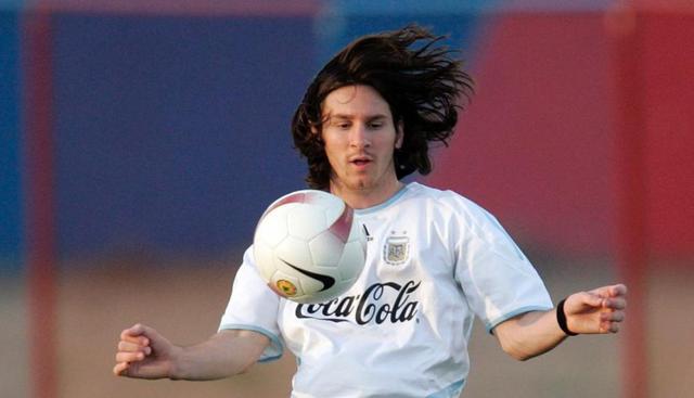 Con la selección argentina ganó el Mundial Sub-20 del 2005. Allí fue el goleador y el mejor jugador del torneo