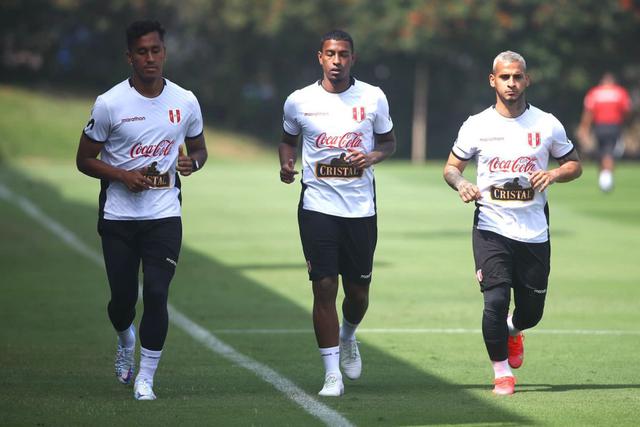 Tapia, Trauco y Araujo se integraron a los entrenamientos de la selección peruana en la Videna. (Foto: prensa FPF)
