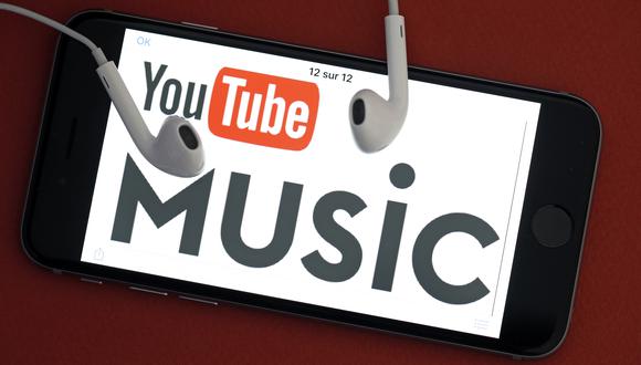 En esta ilustración fotográfica, el logotipo del servicio de transmisión de música YouTube Music se muestra en la pantalla de un iPhone el 17 de mayo de 2018 en París, Francia.  (Ilustración fotográfica: Chesnot/Getty Images)