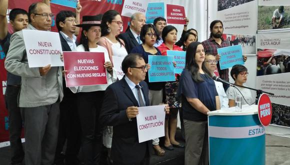 Verónika Mendoza, acompañada por dirigentes y congresistas de Nuevo Perú, dio una conferencia de prensa horas después de la renuncia de PPK a la presidencia. (Foto: Twitter)