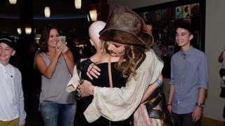 Facebook: Johnny Depp tuvo noble gesto al visitar a niños enfermos en hospital [FOTOS]