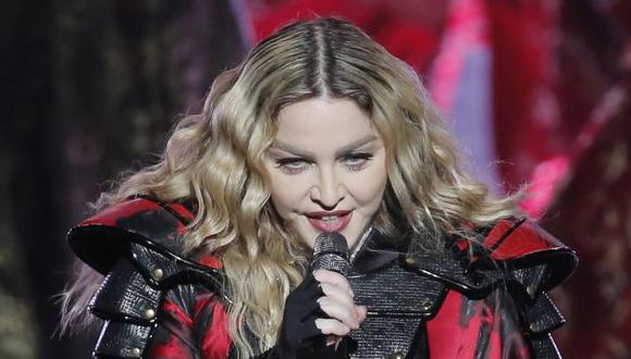 Madonna se sobrepasó con fanática en un concierto [VIDEO]