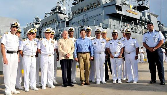 Cateriano agradece labor de la Marina en diferendo con Chile