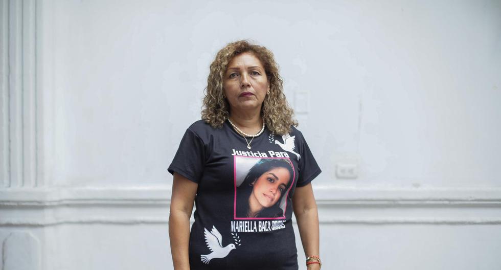 Mariella Briones, madre de Mariela del Carmen Baca, pide justicia por el crimen de su hija. La joven murió cuando escapaba en auto porque su pareja, Ernesto Rodrigo Pacheco Bado, la perseguía realizando disparos al aire.
