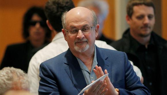 El autor Salman Rushdie en la Biblioteca John F. Kennedy en Boston, Massachusetts, EE.UU.