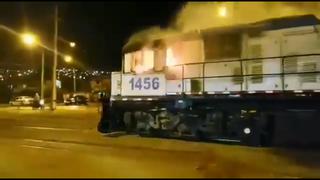 Incendian un tren de carga en movimiento en el norte de Chile | VIDEOS