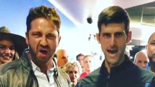 Novak Djokovic y la celebración con Gerard Butler a lo “300”