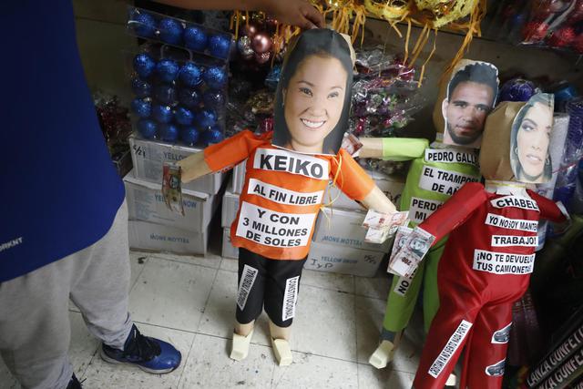Los comerciantes indicaron que las piñatas más solicitadas son de Keiko, Pedro Gallese y Christian Domínguez. (Foto: César Campos)