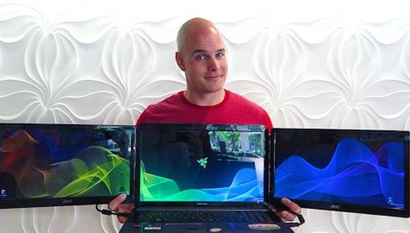 Así puedes fabricar una laptop de tres pantallas [VIDEO]