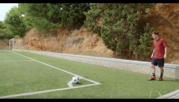 Lionel Messi te reta a pegarle al travesaño desde la esquina