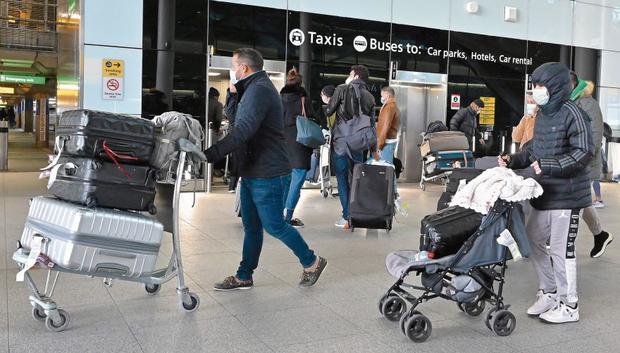 In the middle of the vaccination campaign, the next step would be to ask citizens for a document that proves that they are immunized in order to travel abroad. (Photo: AFP)