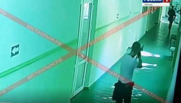 Difunde video del preciso momento de la matanza en colegio de Crimea. (Captura)