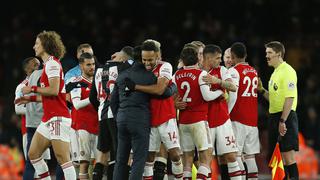 Jugadores de Arsenal aceptan reducir su salario pero acuerdan premio por clasificar a la Champions League 
