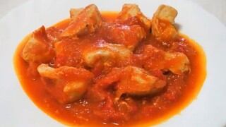 Pollo en puré de tomate