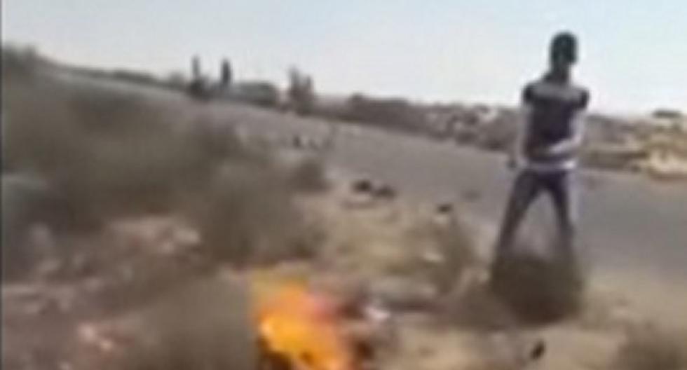 Egipcios queman vivo a miembro del ISIS. (Foto: Captura YouTube)