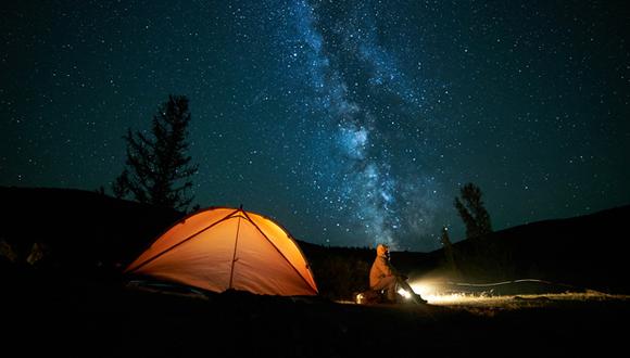 Busca información sobre el clima, cómo llegar y los accesos a las zonas a la que irás a acampar. (Foto: Shutterstock)
