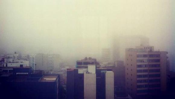 Densa neblina cubre varios distritos de Lima