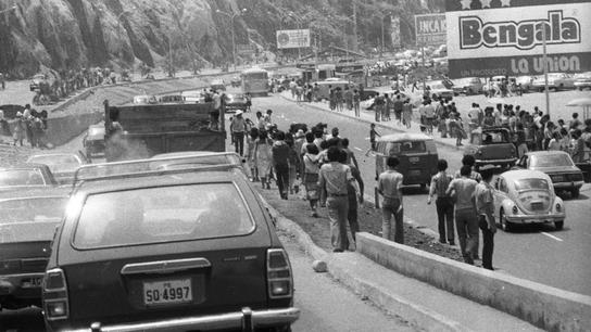 Lima, 3 de febrero de 1980. Una masa alegre de bañistas y veraneantes acudía a Agua Dulce en pos de uno de los pocos espacios de entretenimiento que tenían cerca.