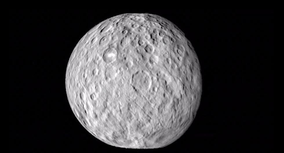 ¿Por qué Ceres no tiene cráteres? Esta podría estar relacionada con su evolución interna y con procesos geológicos ocurridos en él. (Foto: NASA)