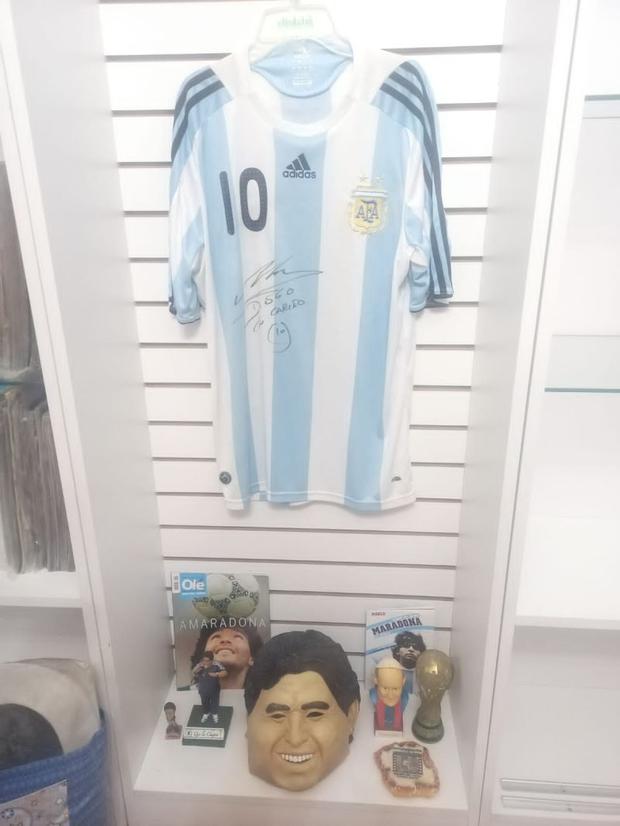 La camiseta autografiada por Maradona está en el Museo de Fútbol