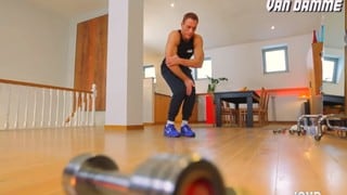 El efectivo entrenamiento de Jean-Claude Van Damme para hacer en casa durante la cuarentena