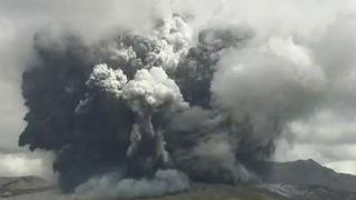 El video del momento exacto de la erupción del volcán Monte Aso en Japón