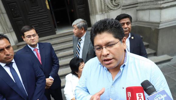 Espinoza, vocero de Somos Perú, solicitó que se convoque a Junta de Portavoces para que se aborde únicamente la carta de los embajadores (Foto: GEC)