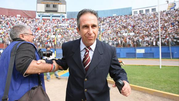 El ex director técnico de Paraguay, Gerardo Pelusso. Acá en una imagen de noviembre del 2006, cuando dirigía al Alianza Lima. (Foto: El Comercio).