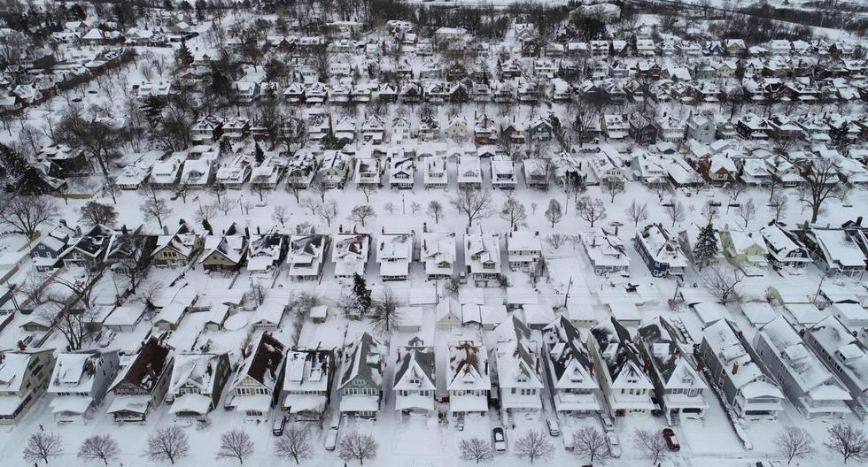 Buffalo Police Ban Streets After Fierce Storm