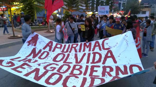 En tanto, cerca de 500 manifestantes partieron desde la plaza El Olivo hasta la plaza de Armas de Abancay (Foto: Carlos Peña)