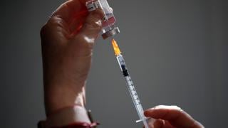 Francia investiga muerte de un estudiante vacunado con AstraZeneca contra el coronavirus