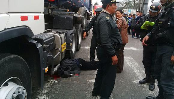 Policía murió atropellado por un camión en Plaza Unión