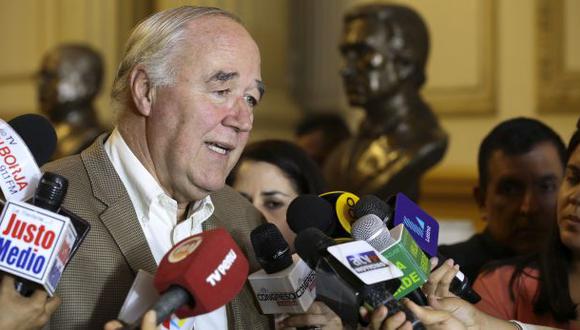 García Belaunde respalda iniciativa para fortalecer la UIF