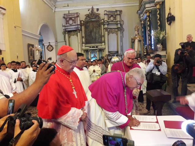 El sacerdote Carlos Castillo Mattasoglio juramentó hoy como nuevo arzobispo de Lima en reemplazo del cardenal Juan Luis Cipriani (Foto: Yasmin Rosas)