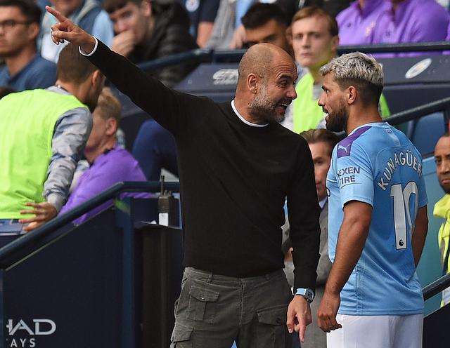 Pep Guardiola y Sergio Agüero vivieron tenso momento en el empate 2-2 entre Manchester City y Tottenham. Al final, se reconciliaron. (Foto: AFP)