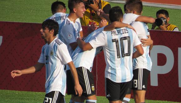 Argentina aseguró su lugar en el Mundial de la categoría, luego de imponerse 3-0 ante Paraguay en el Sudamericano Sub 17. Los albicelestes van por el título del certamen. (Foto: Twitter AFA)