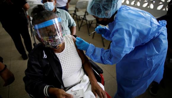 Proceso de vacunación contra el coronavirus en Panamá. (Foto: EFE)