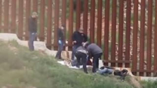 Asesinan a pedradas a dos migrantes en muro de la fronteriza Tijuana