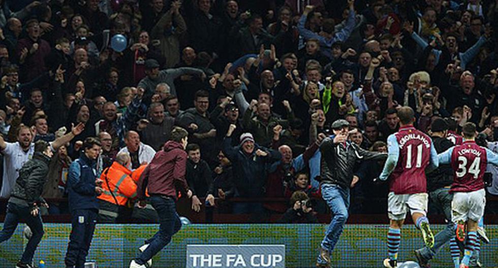 Aston Villa clasificó a la semifinal de la FA Cup y los fanáticos invaden el terreno de juego (Foto: Getty Images)