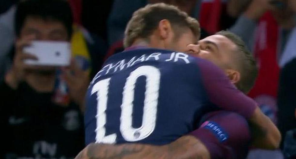 Neymar se paseó con la defensa del Bayern Munich antes de habilitar a Dani Alves, que abrió el marcador en el Parque de los Príncipes. (Video: ESPN)